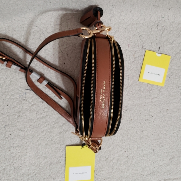 Marc Jacobs Shutter Leather Crossbody Bag - Picture 6 of 8